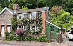 200 Year Old Gardener'S Cottage, Mid Wales